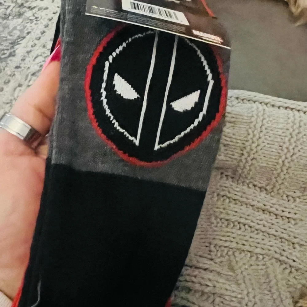 MARVEL DEADPOOL 2 PAIR CREW SOCKS